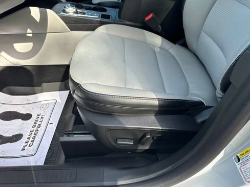 Certified 2025 Ford Escape SE FWD image 7