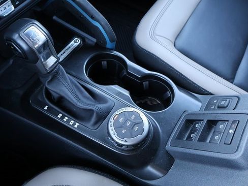 Used 2023 Ford Bronco Wildtrak image 32