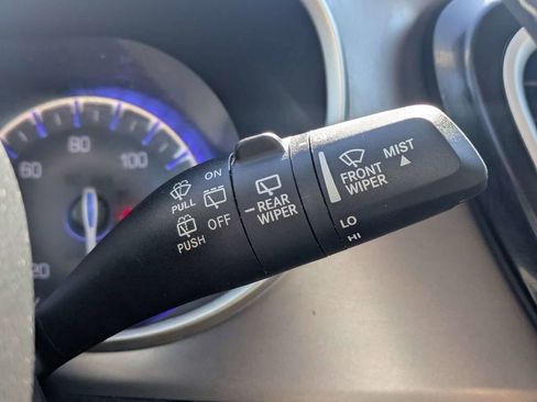 Used 2024 Chrysler Pacifica Touring-L FWD image 29