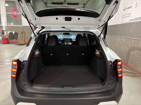 New 2025 Nissan Kicks SR image 15