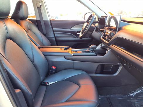 Used 2025 Toyota Grand Highlander AWD image 22
