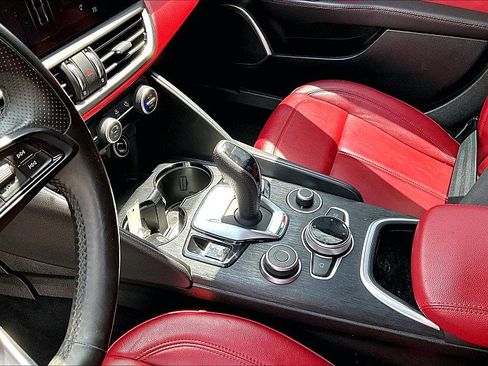 Used 2020 Alfa Romeo Giulia w/ Nero Edizione RWD image 9