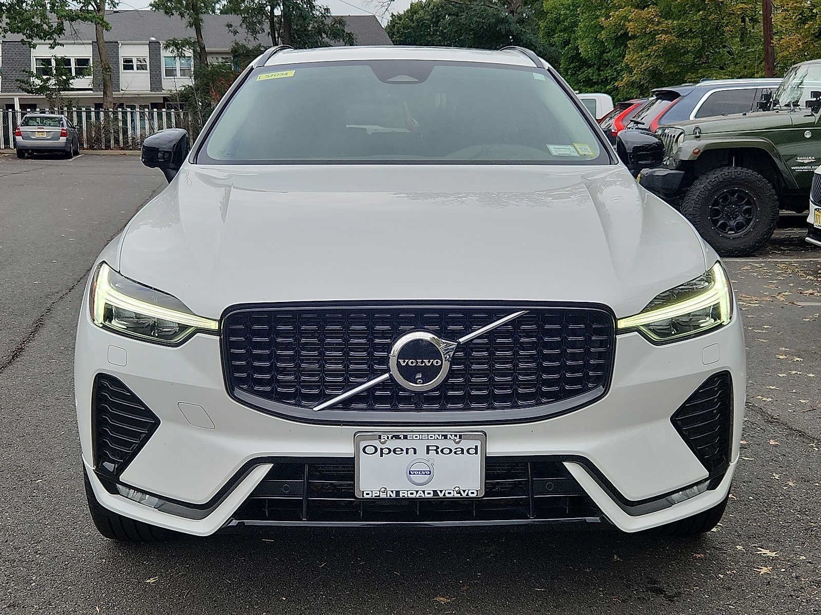 Used 2024 Volvo XC60 B5 Plus AWD/4WD image 2