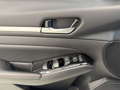 Certified 2024 Nissan Altima 2.0 SR image 22