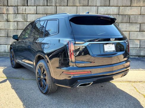 Used 2022 Cadillac XT6 Sport w/ Technology Package image 3