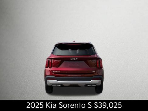 Used 2025 Kia Sorento S AWD/4WD image 6