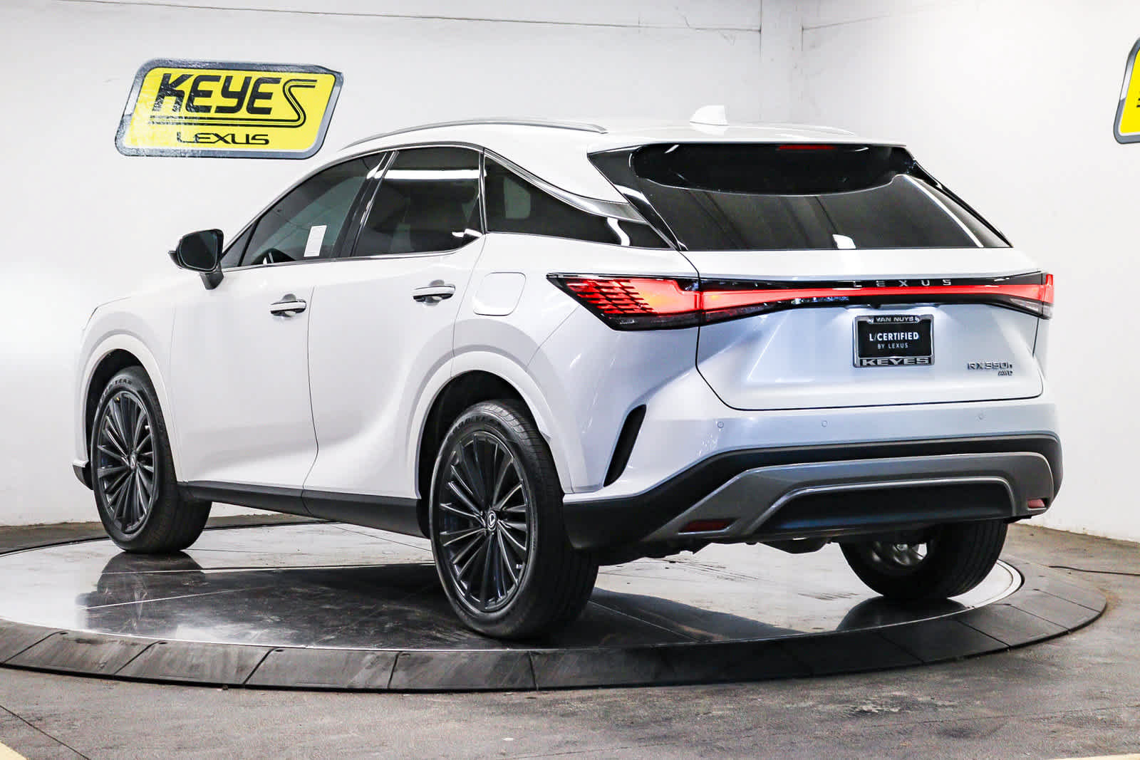 Used 2024 Lexus RX 350h w/ Convenience Package AWD/4WD image 2