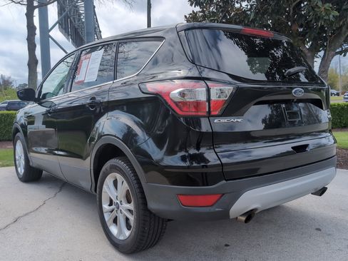 Used 2017 Ford Escape SE image 8