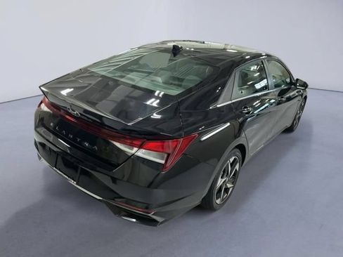 Used 2021 Hyundai Elantra SEL w/ Convenience + Premium Package FWD image 2