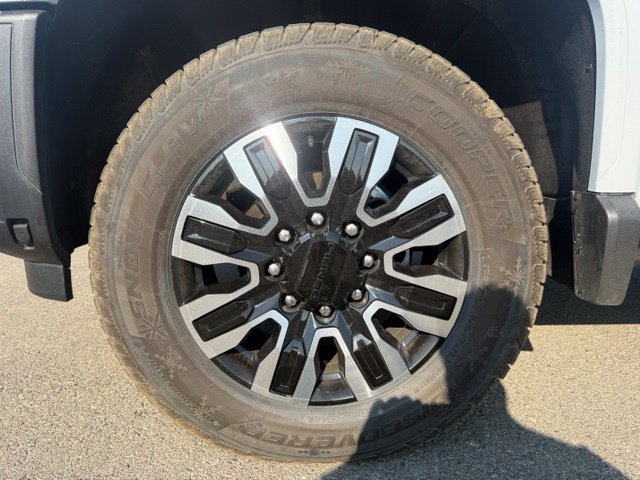 Used 2026 GMC Sierra 3500 Denali Ultimate w/ LPO, GMC Protection Package AWD/4WD image 8