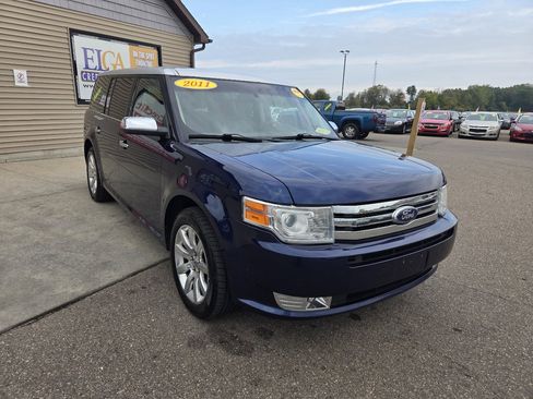 Used 2011 Ford Flex Limited w/ Class III Trailer Tow Pkg image 3