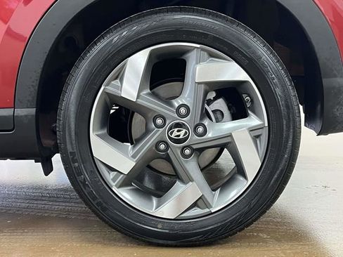 Used 2025 Hyundai Venue SEL FWD image 13