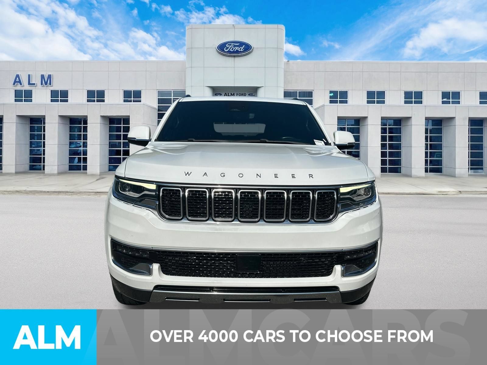 Used 2022 Jeep Wagoneer Series III w/ Premium Group I AWD/4WD image 2