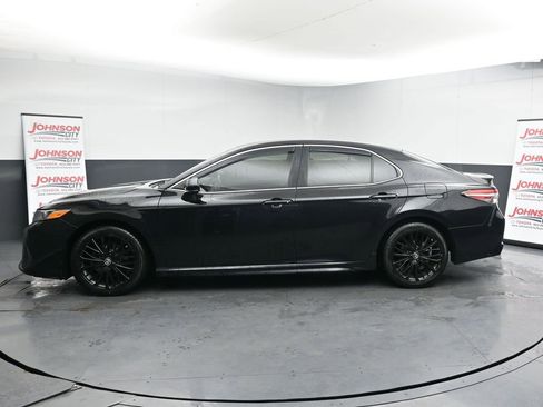 Used 2018 Toyota Camry SE image 5