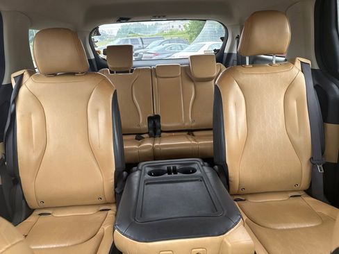 Used 2024 Kia Carnival LX FWD image 20