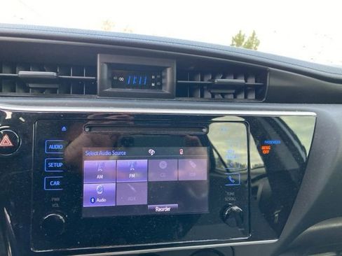 Used 2018 Toyota Corolla L image 16