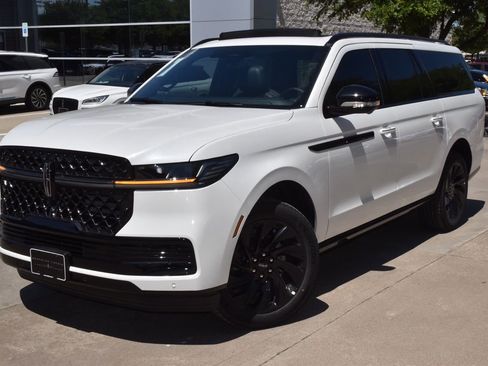 New 2026 Lincoln Navigator L Reserve w/ Jet Appearance Package AWD/4WD image 42