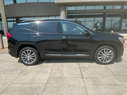 Used 2024 GMC Terrain Denali w/ Denali Premium Package AWD/4WD image 2