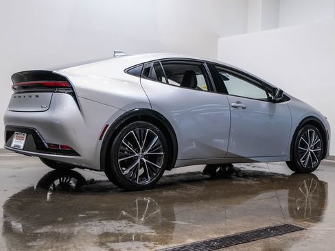 Certified 2025 Toyota Prius XLE FWD image 9
