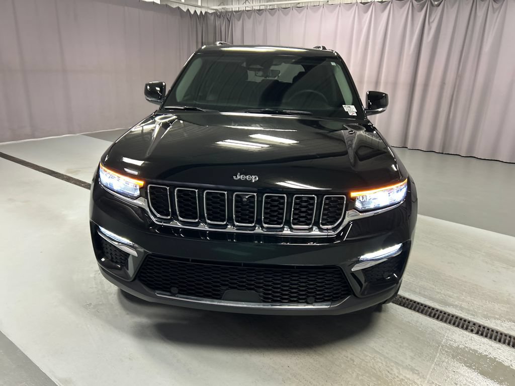 Used 2024 Jeep Grand Cherokee Limited w/ Luxury Tech Group II AWD/4WD image 2