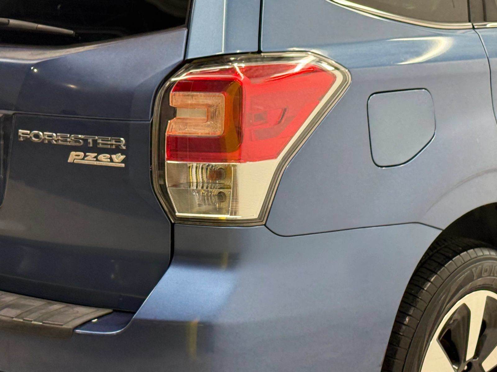 Used 2017 Subaru Forester 2.5i Limited AWD/4WD image 10