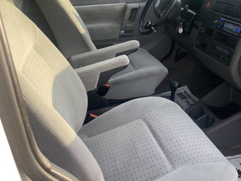 Used 2002 Volkswagen Eurovan MV image 24