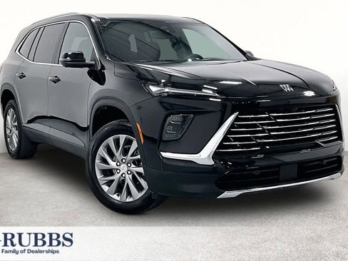 Used 2025 Buick Enclave Preferred FWD image 1