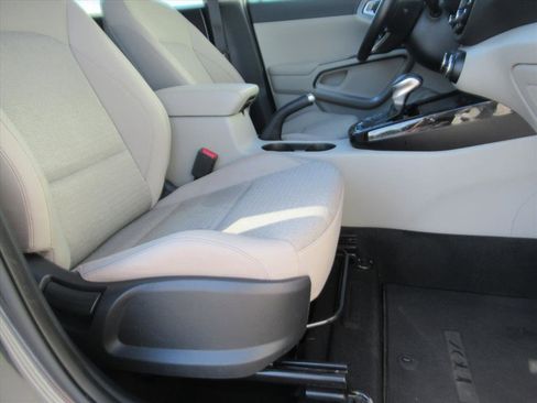 Used 2020 Kia Soul EX image 10