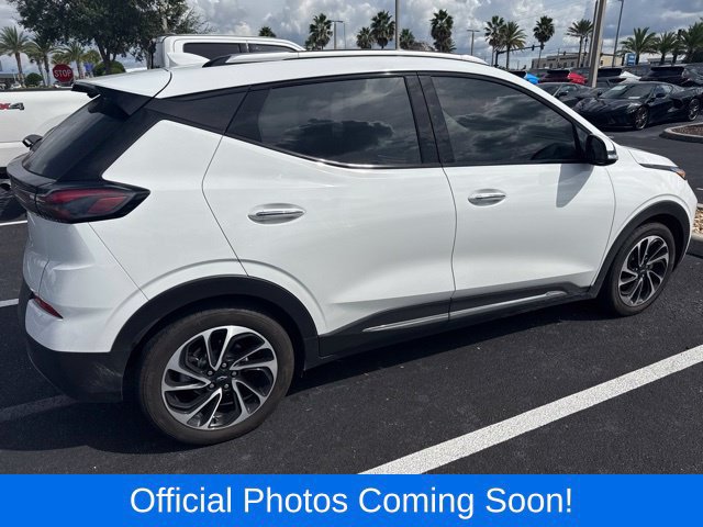 Used 2022 Chevrolet Bolt EUV Premier w/ Sun & Sound Package FWD image 3