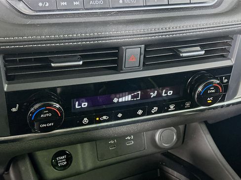 Used 2024 Nissan Rogue SV w/ SV Premium Package image 23