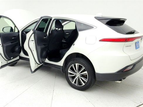 Used 2021 Toyota Venza LE image 11