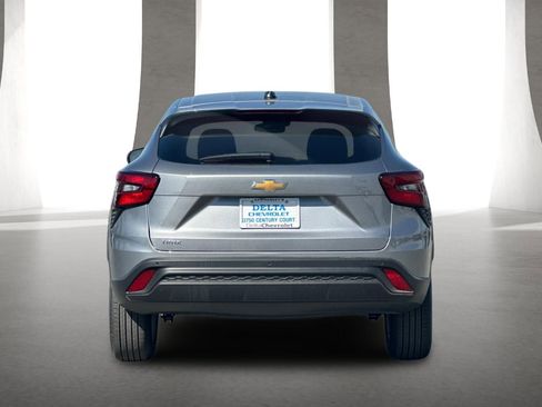 New 2026 Chevrolet Trax LS w/ LS Convenience Package FWD image 5