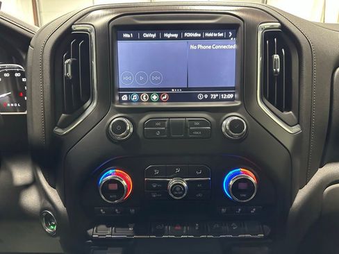 Used 2022 GMC Sierra 2500 AT4 image 26