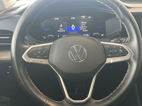 Used 2024 Volkswagen Taos SE image 15