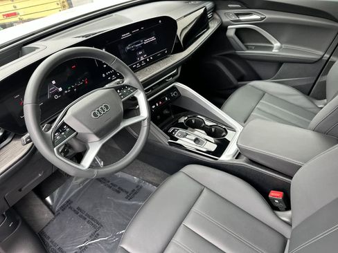 Used 2025 Audi Q5 Premium w/ Premium Plus AWD/4WD image 11