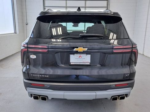 Used 2024 Chevrolet Traverse LT FWD image 6
