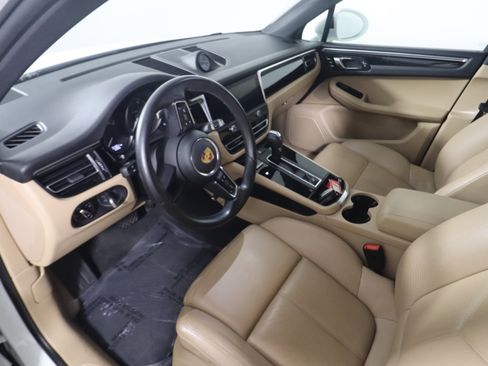 Used 2023 Porsche Macan image 4