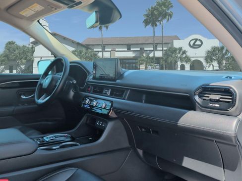 Used 2024 Honda Pilot Touring image 29