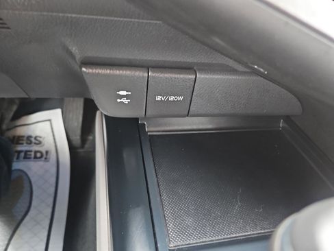 Used 2018 Toyota Camry XLE image 33