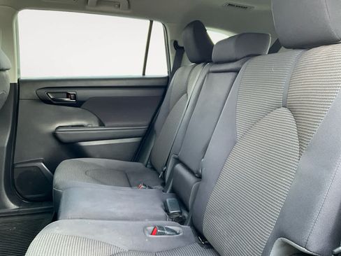 Used 2020 Toyota Highlander LE AWD/4WD image 13