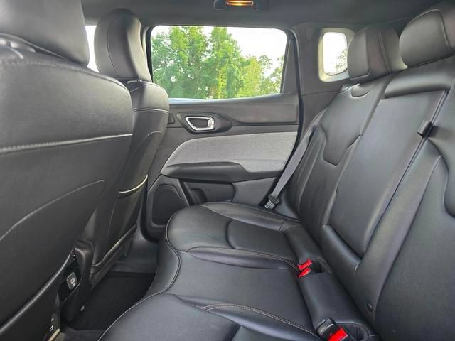 Used 2024 Jeep Compass Latitude w/ Sun and Sound Group AWD/4WD image 13