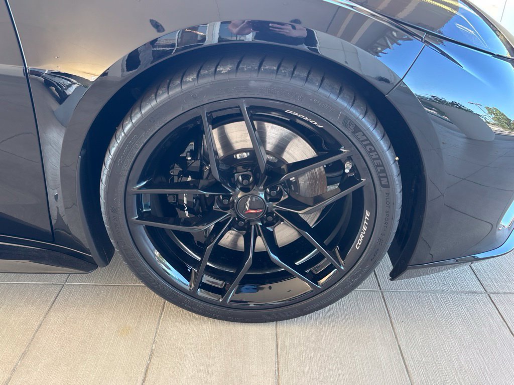 Used 2025 Chevrolet Corvette Z06 RWD image 34