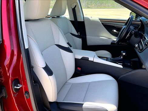 Certified 2025 Lexus ES 350 w/ Premium Package image 9