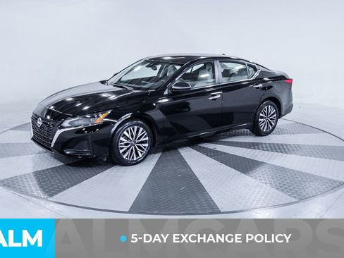 Used 2025 Nissan Altima 2.5 SV image 3