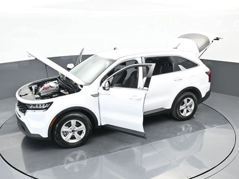 Used 2023 Kia Sorento LX image 56