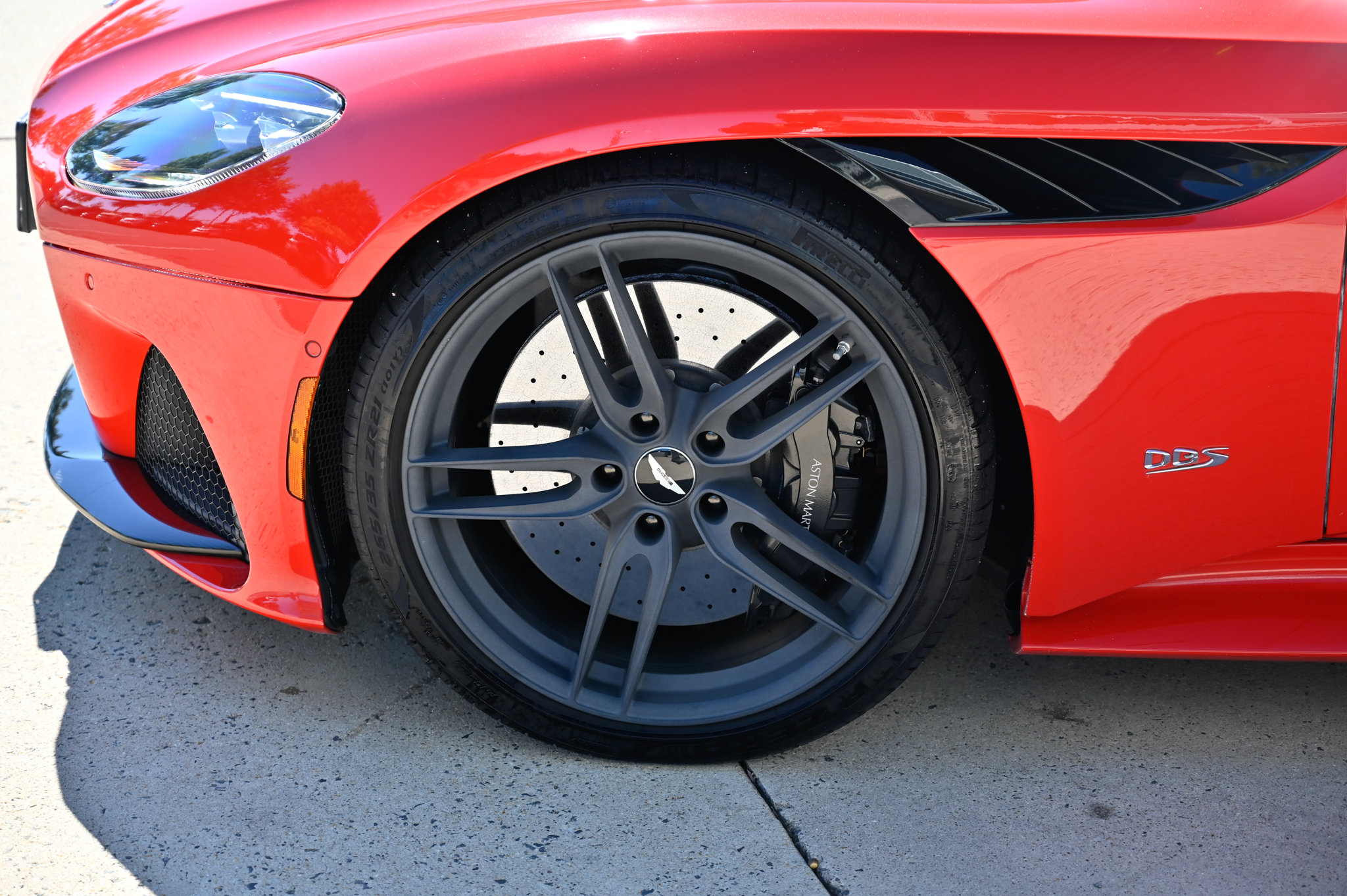 Used 2020 Aston Martin DBS Superleggera RWD image 9