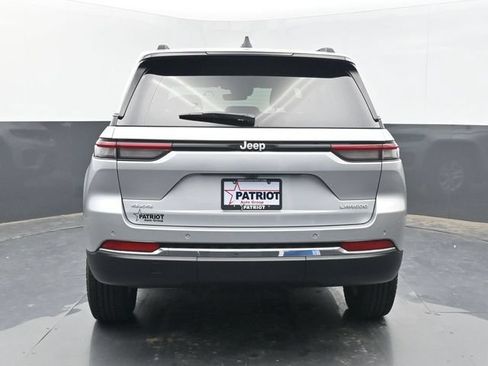 Used 2025 Jeep Grand Cherokee Laredo AWD/4WD image 12