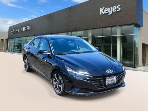 Used 2023 Hyundai Elantra SEL w/ Convenience Package FWD image 3