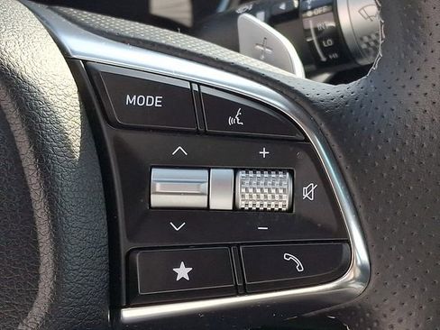 Used 2025 Genesis G70 2.5T image 21