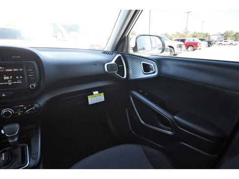 Used 2025 Kia Soul LX w/ LX Technology Package image 13